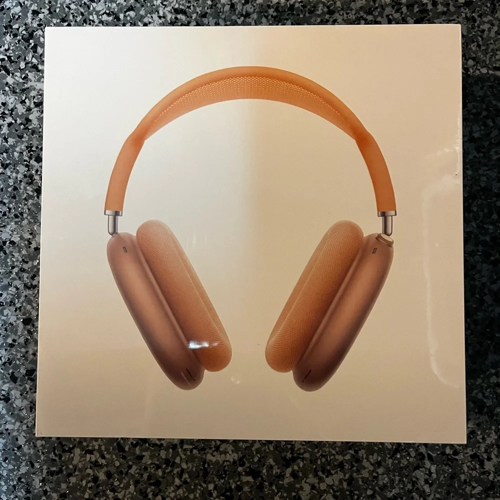 EXCELLENT CONDITION) Apple AirPods Max Over-Ear Headphones - Orange (